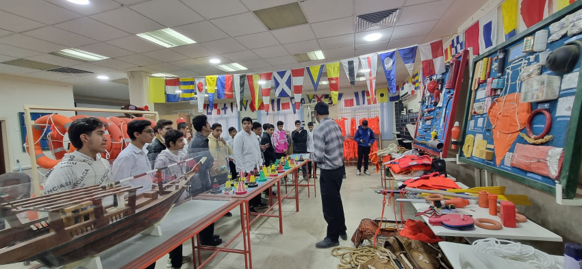 برگزاری تور فناوری و مدرسه کارآفرینی دانش‌آموزی هم‌زمان با آغاز ماه پژوهش و فناوری در دانشگاه علوم و فنون دریایی خرمشهر